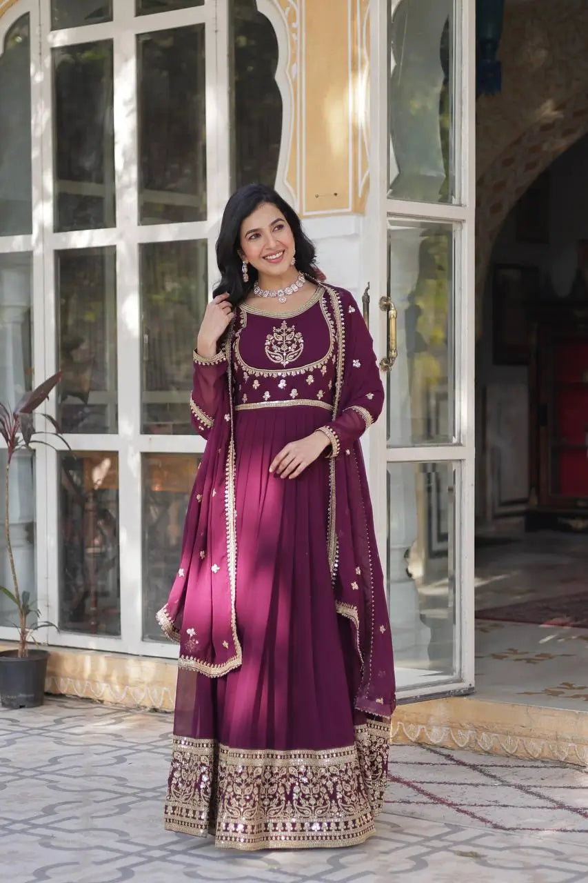 Robe en Faux Georgette Couleur Violet Vin Berry avec Broderie Riche en Sequins