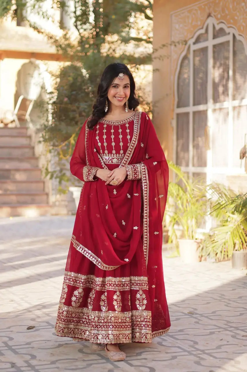 Robe et Dupatta Rouge Foncé avec Broderie Zari et Sequins