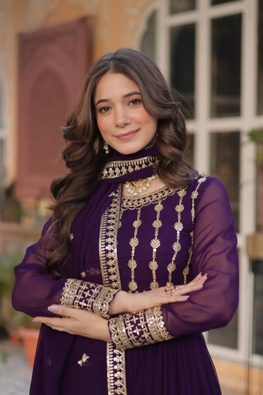 Robe et Dupatta Violet Foncé avec Broderie Zari et Sequins