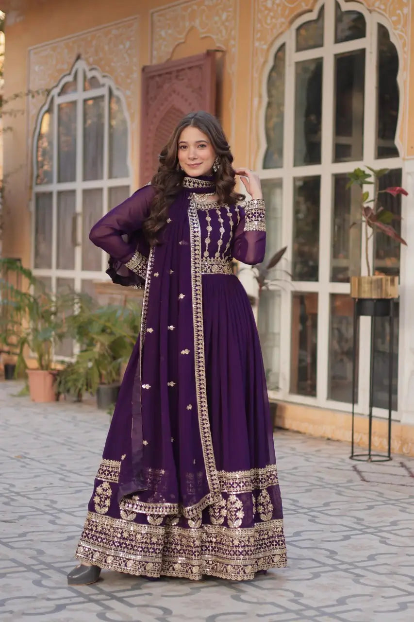 Robe et Dupatta Violet Foncé avec Broderie Zari et Sequins