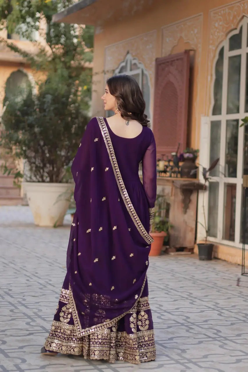 Robe et Dupatta Violet Foncé avec Broderie Zari et Sequins