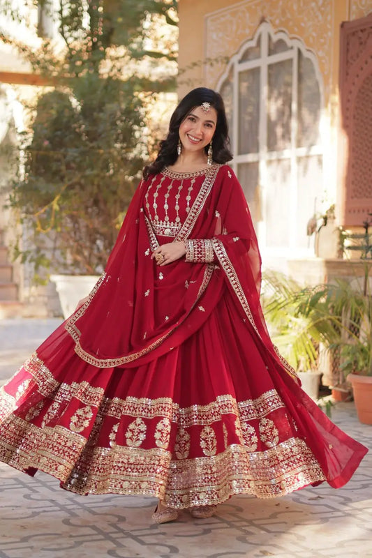 Robe et Dupatta Rouge Foncé avec Broderie Zari et Sequins