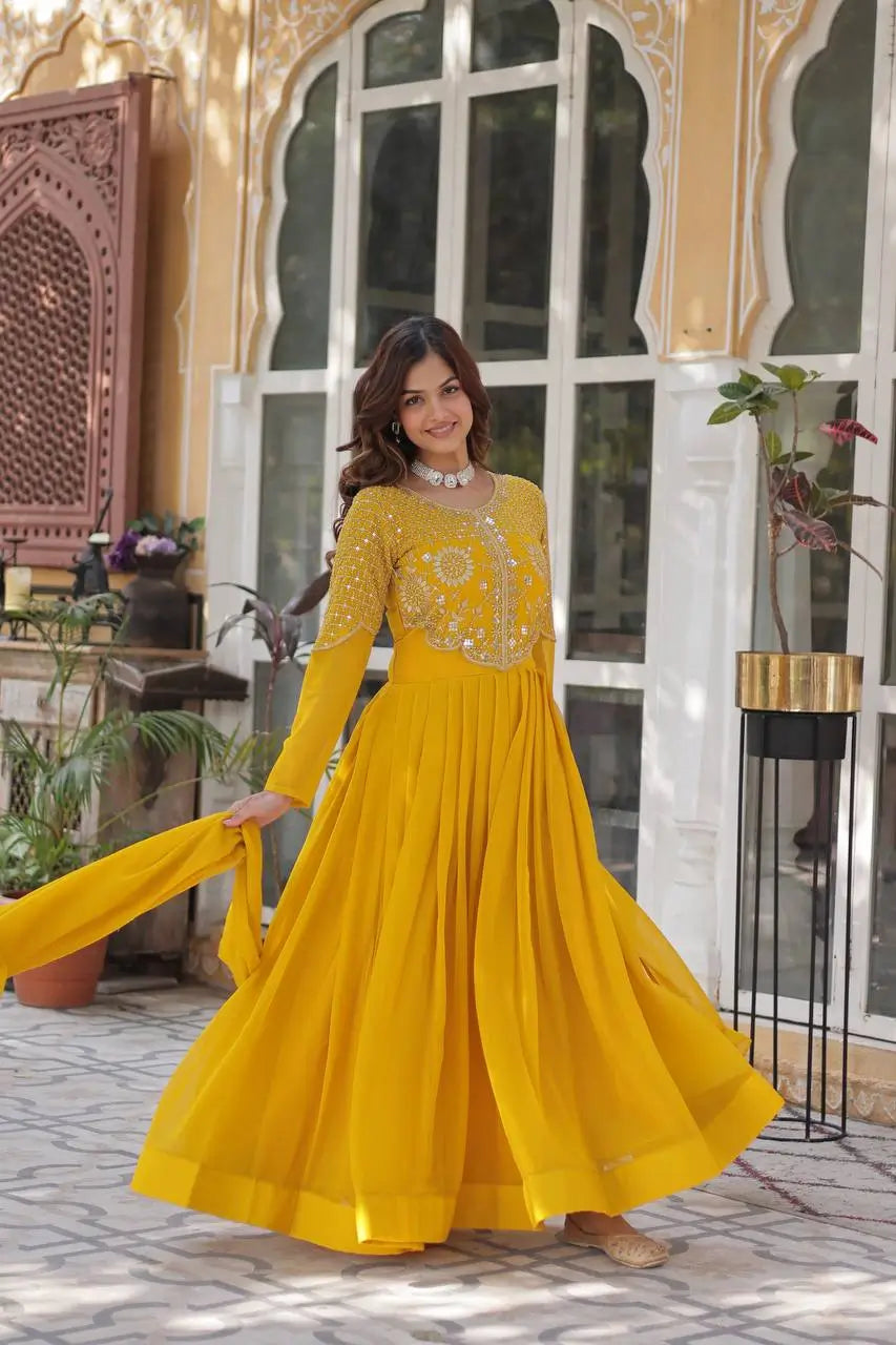 Robe et dupatta jaune ocre avec broderie attrayante de sequins