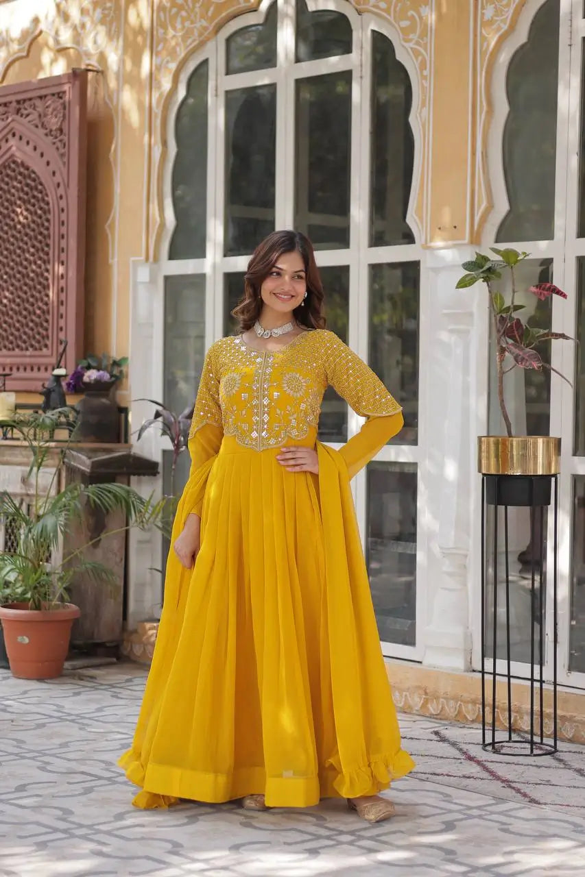 Robe et dupatta jaune ocre avec broderie attrayante de sequins
