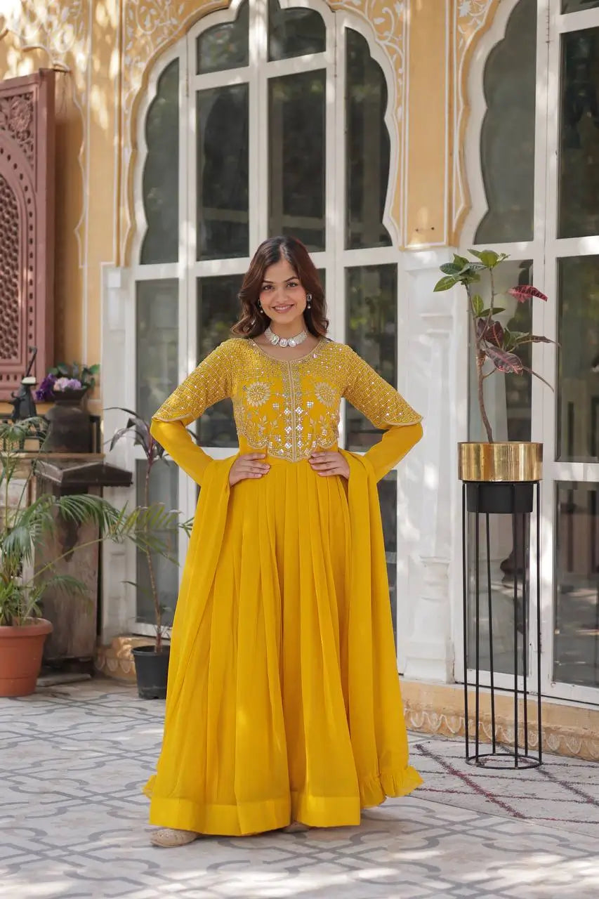 Robe et dupatta jaune ocre avec broderie attrayante de sequins