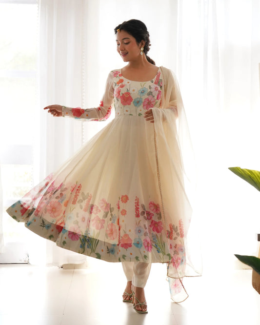 Robe longue en organza blanc cassé à imprimé floral multicolore avec dupatta