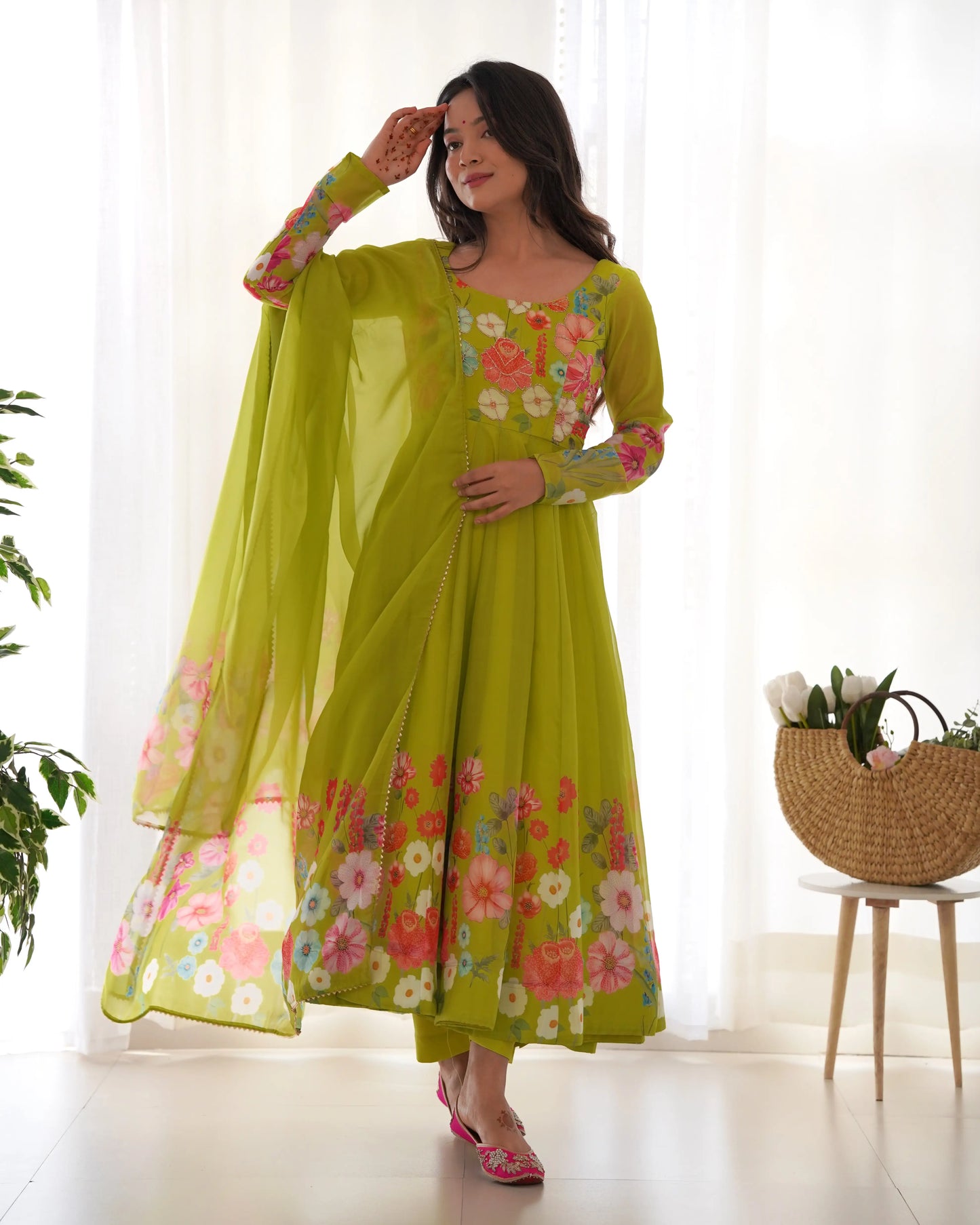 Robe longue en organza vert Liril à imprimé floral multicolore avec dupatta