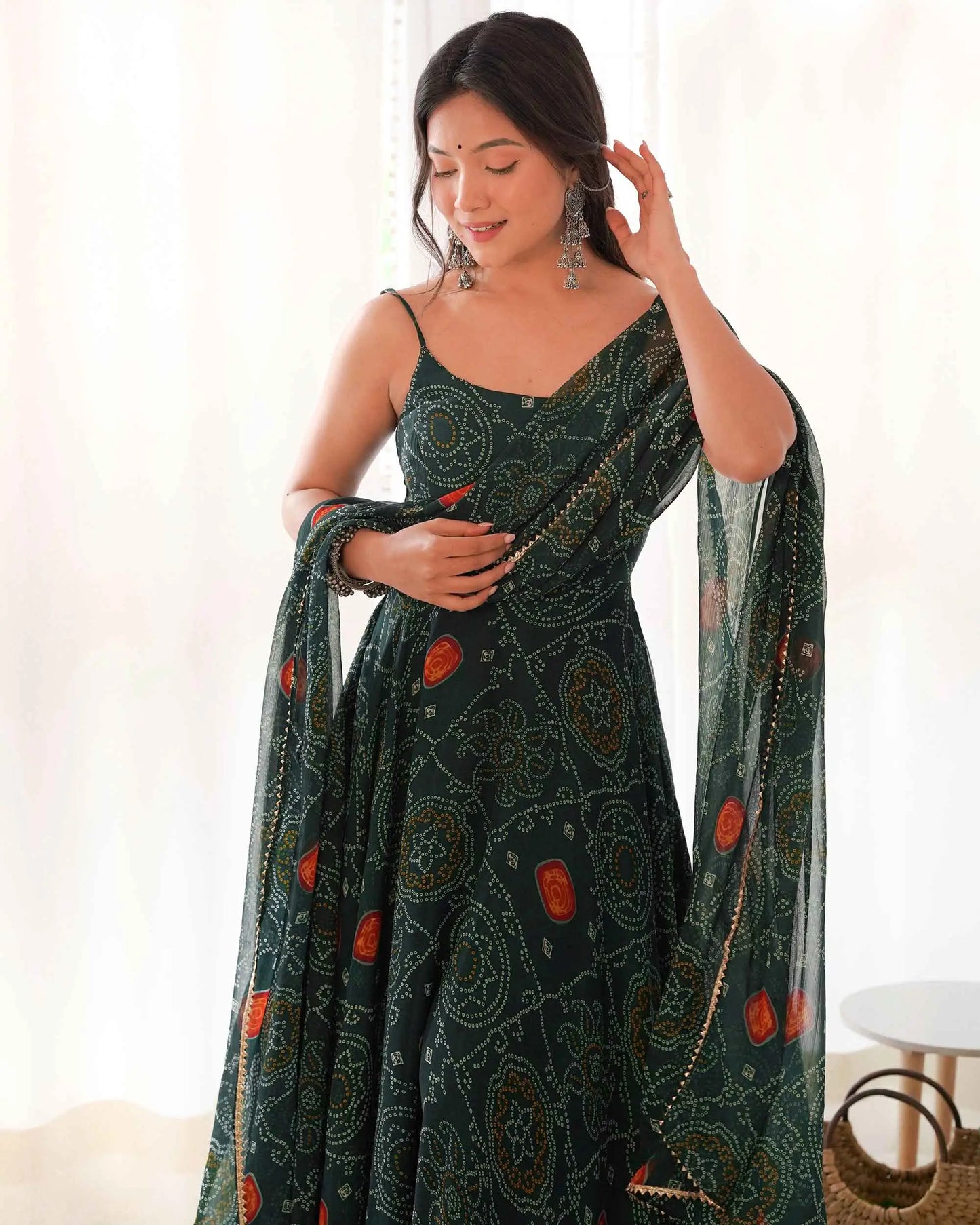 Robe légère en chiffon doux vert bleu-vert à imprimé Bandhej avec dupatta – Élégance traditionnelle et confort moderne