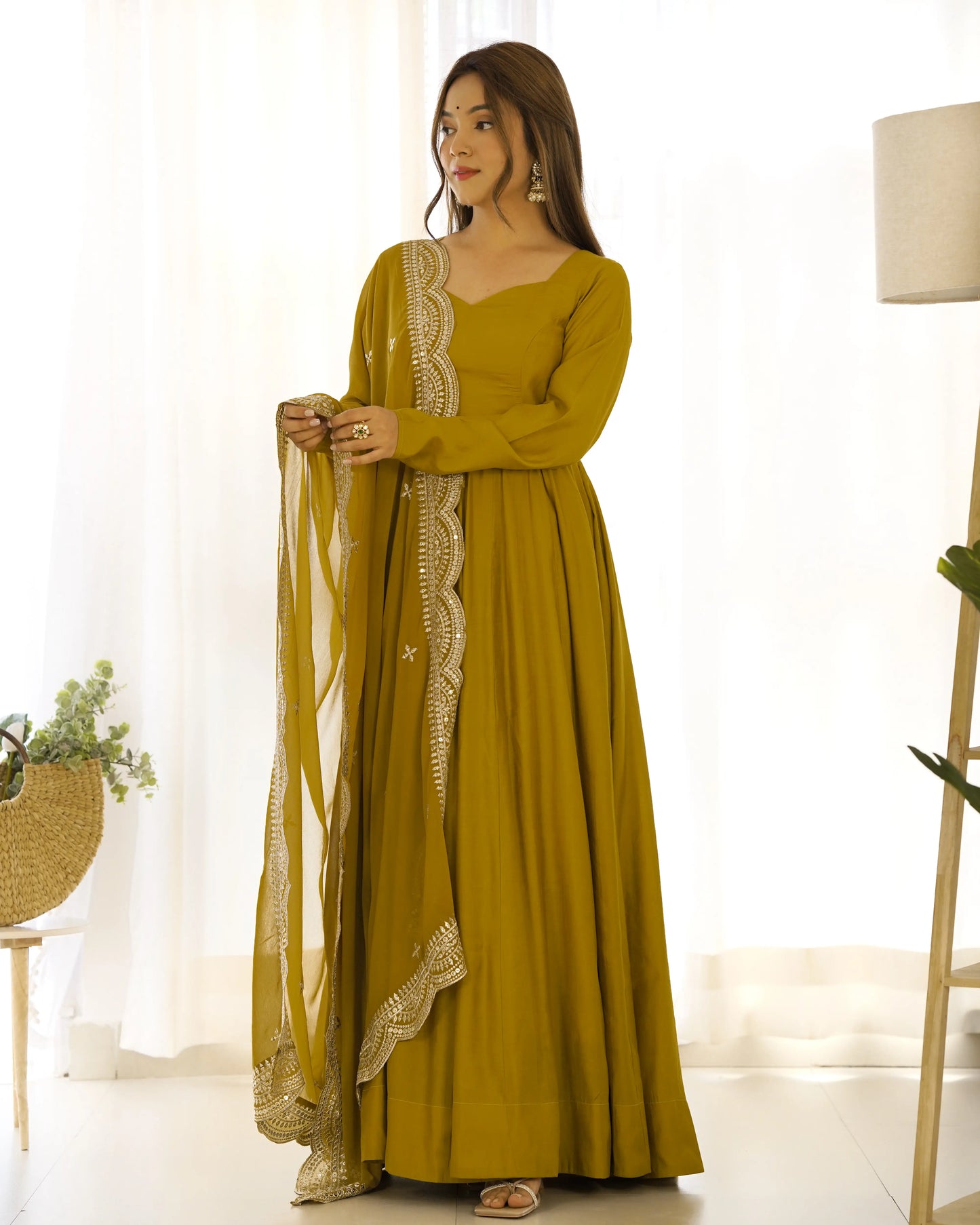 Robe Anarkali Jaune Moutarde en Soie avec Dupatta en Georgette et Broderie