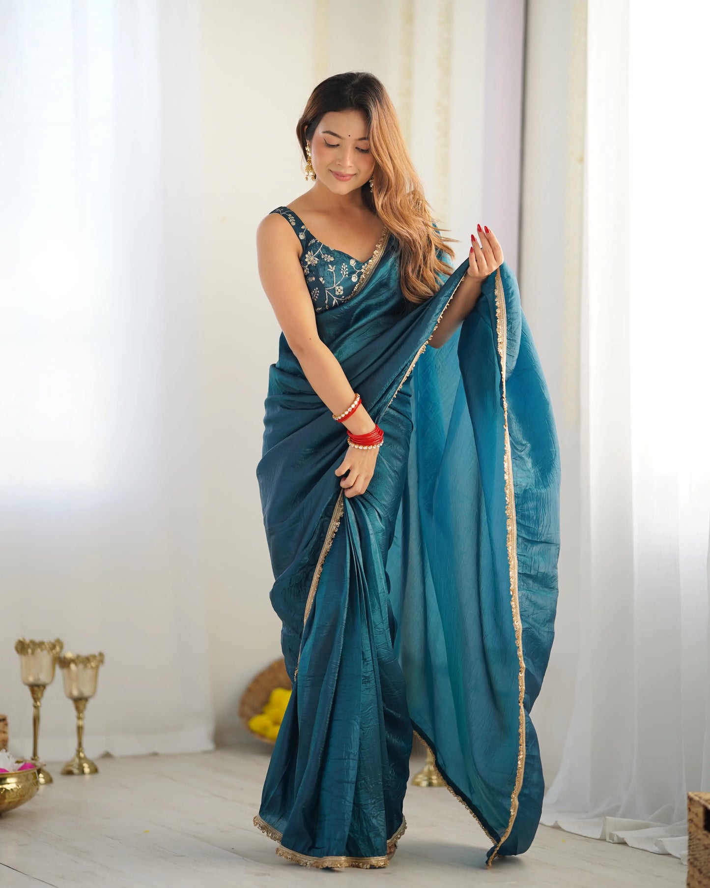 Gebrauchsfertiger Sari aus Goldstoff in Crush Teal Blue (gebrauchsfertig)