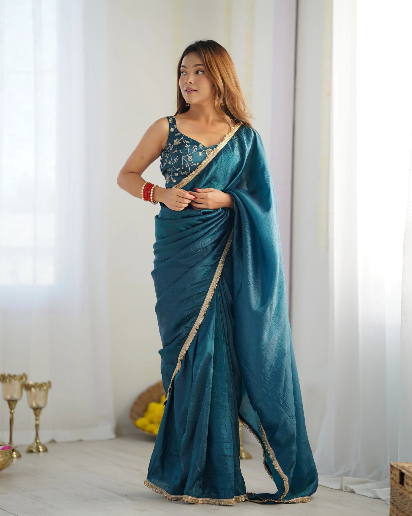 Gebrauchsfertiger Sari aus Goldstoff in Crush Teal Blue (gebrauchsfertig)