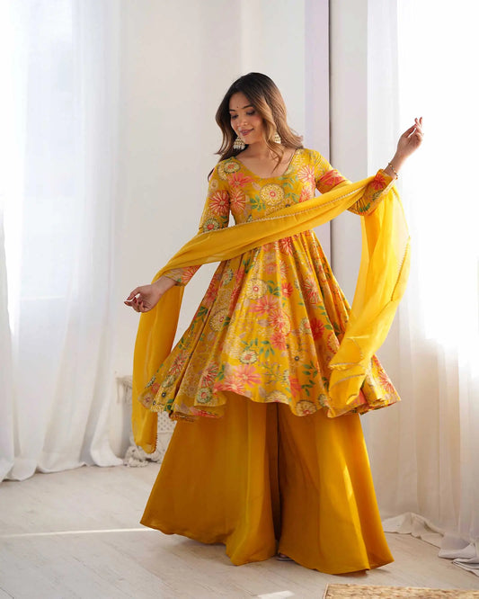 Ensemble kurta style Kediya imprimé floral en chanderi jaune avec dupatta