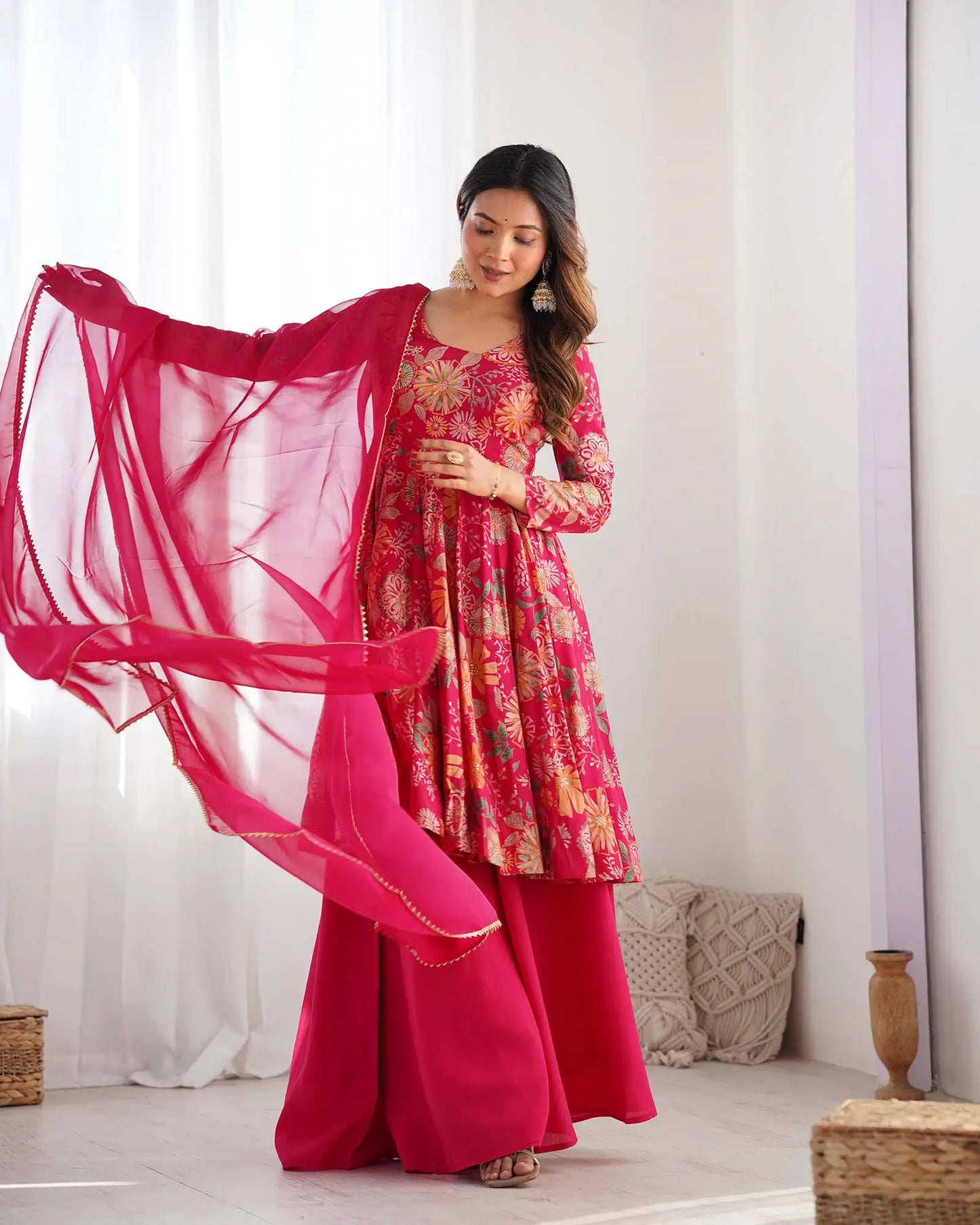Ensemble kurta style Kediya imprimé floral en chanderi rose fuchsia avec dupatta