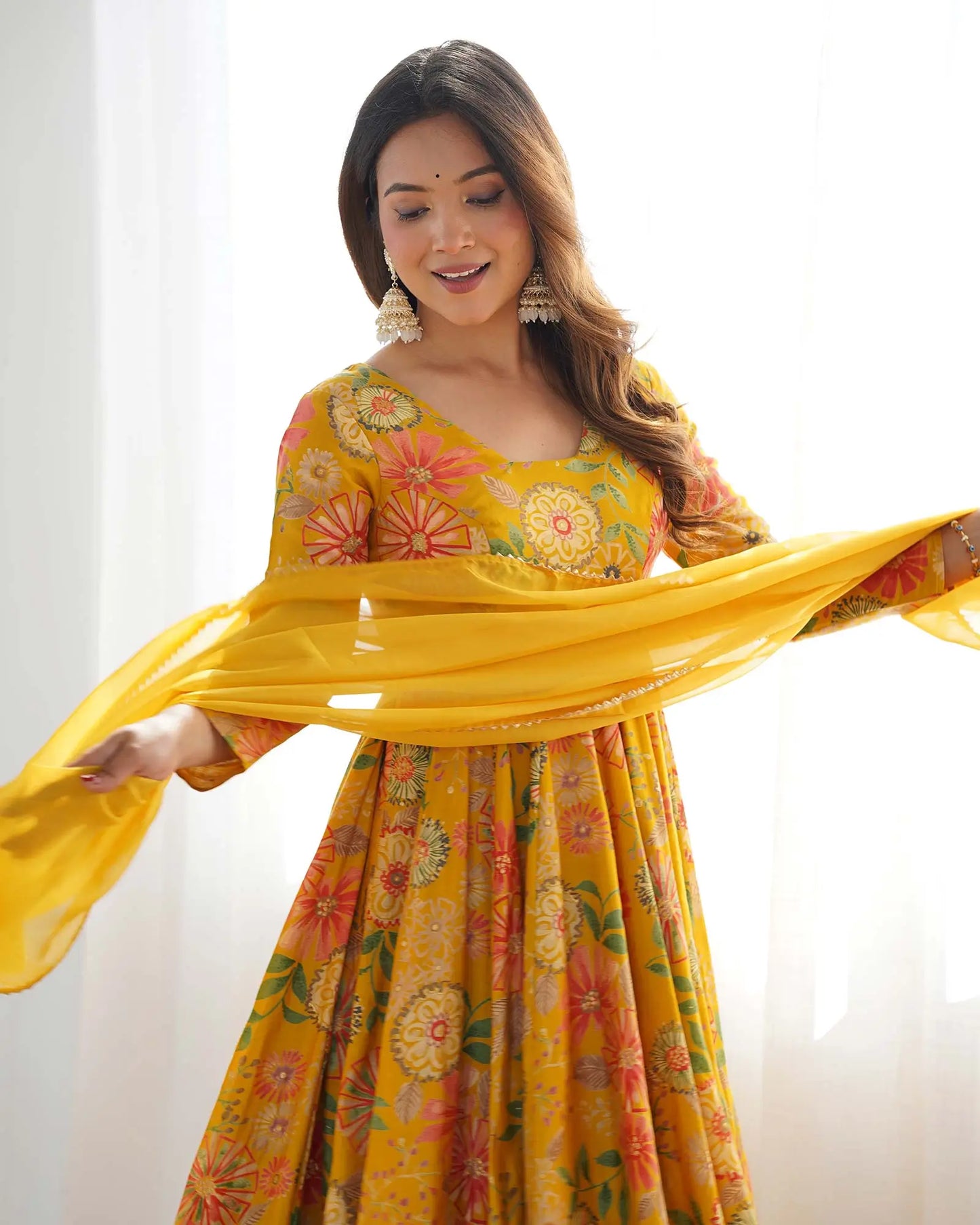 Ensemble kurta style Kediya imprimé floral en chanderi jaune avec dupatta