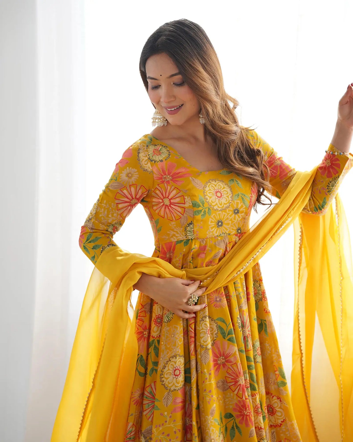Ensemble kurta style Kediya imprimé floral en chanderi jaune avec dupatta