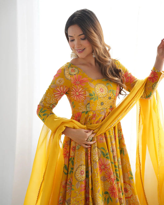 Ensemble kurta style Kediya imprimé floral en chanderi jaune avec dupatta