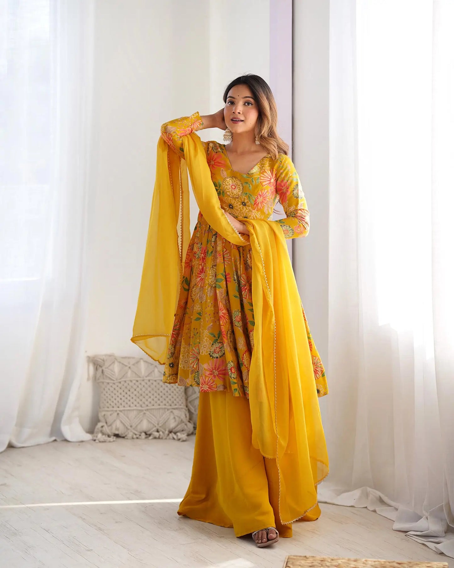 Ensemble kurta style Kediya imprimé floral en chanderi jaune avec dupatta