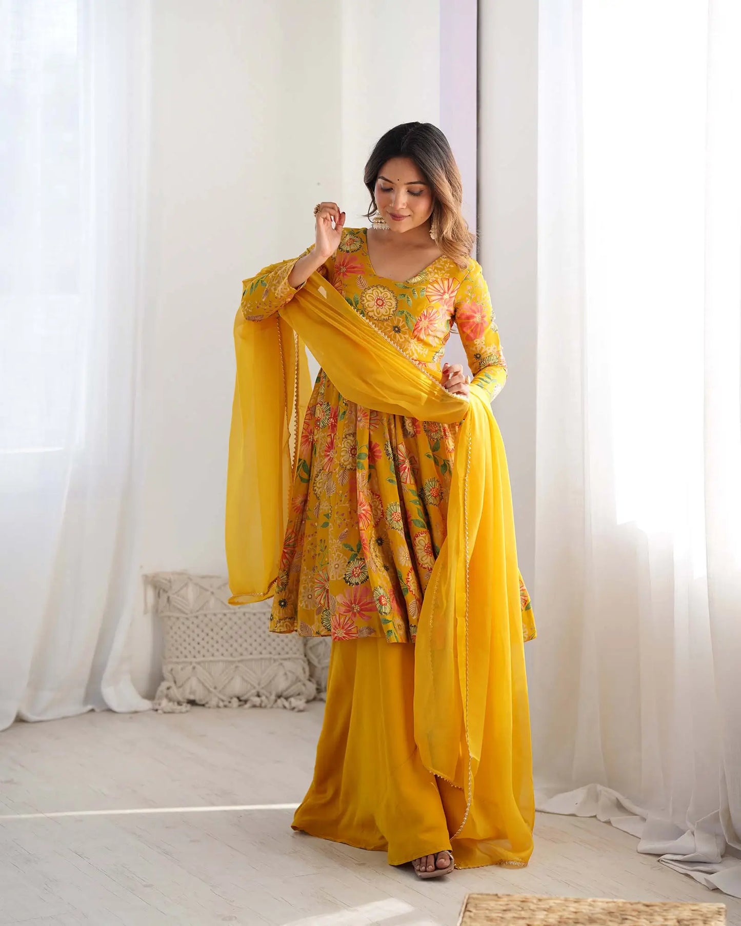 Ensemble kurta style Kediya imprimé floral en chanderi jaune avec dupatta
