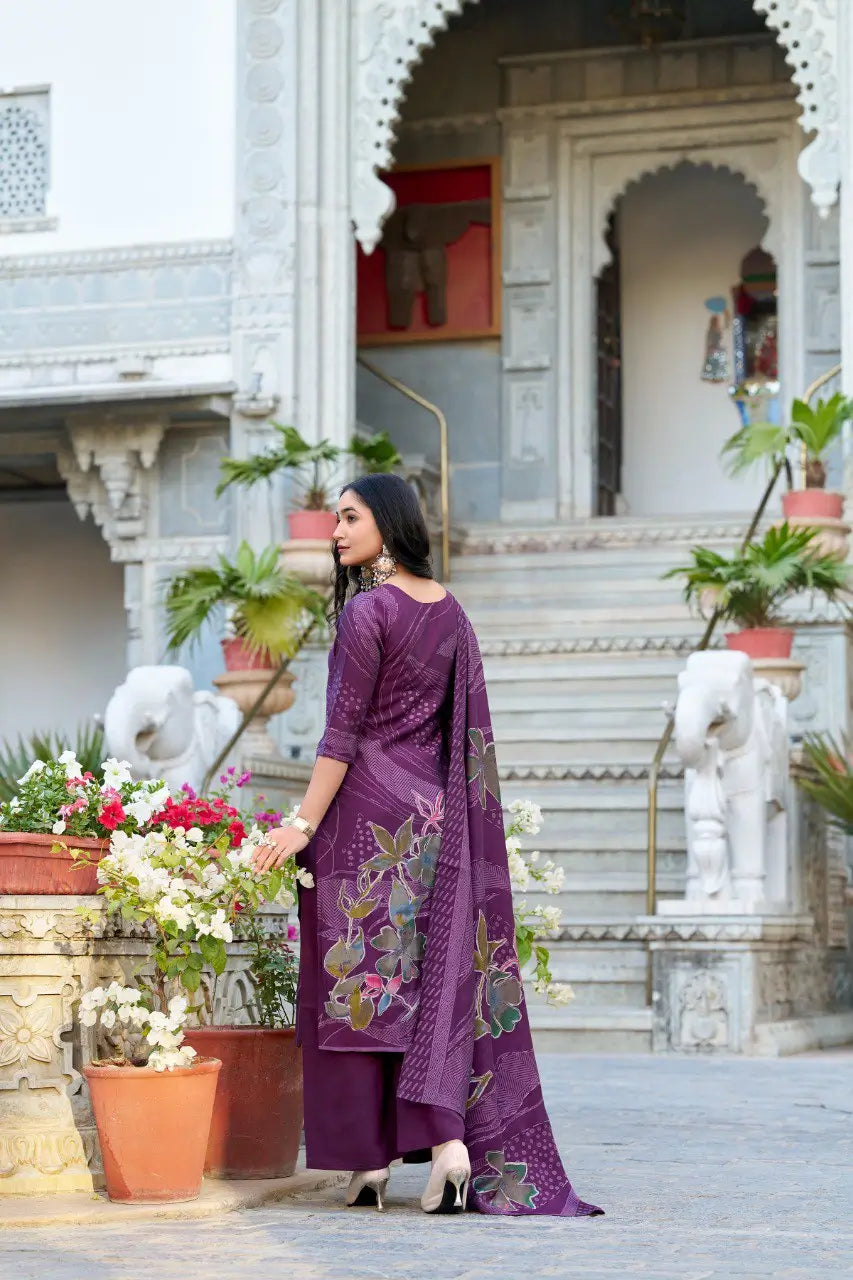 Leuchtend violetter Salwar-Anzug mit Blumendruck und handbestickter Perlenarbeit