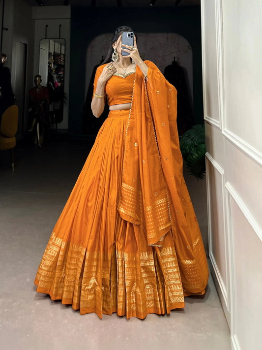 Lehenga choli en soie Chanderi pure orange et doré avec travail de tissage zari