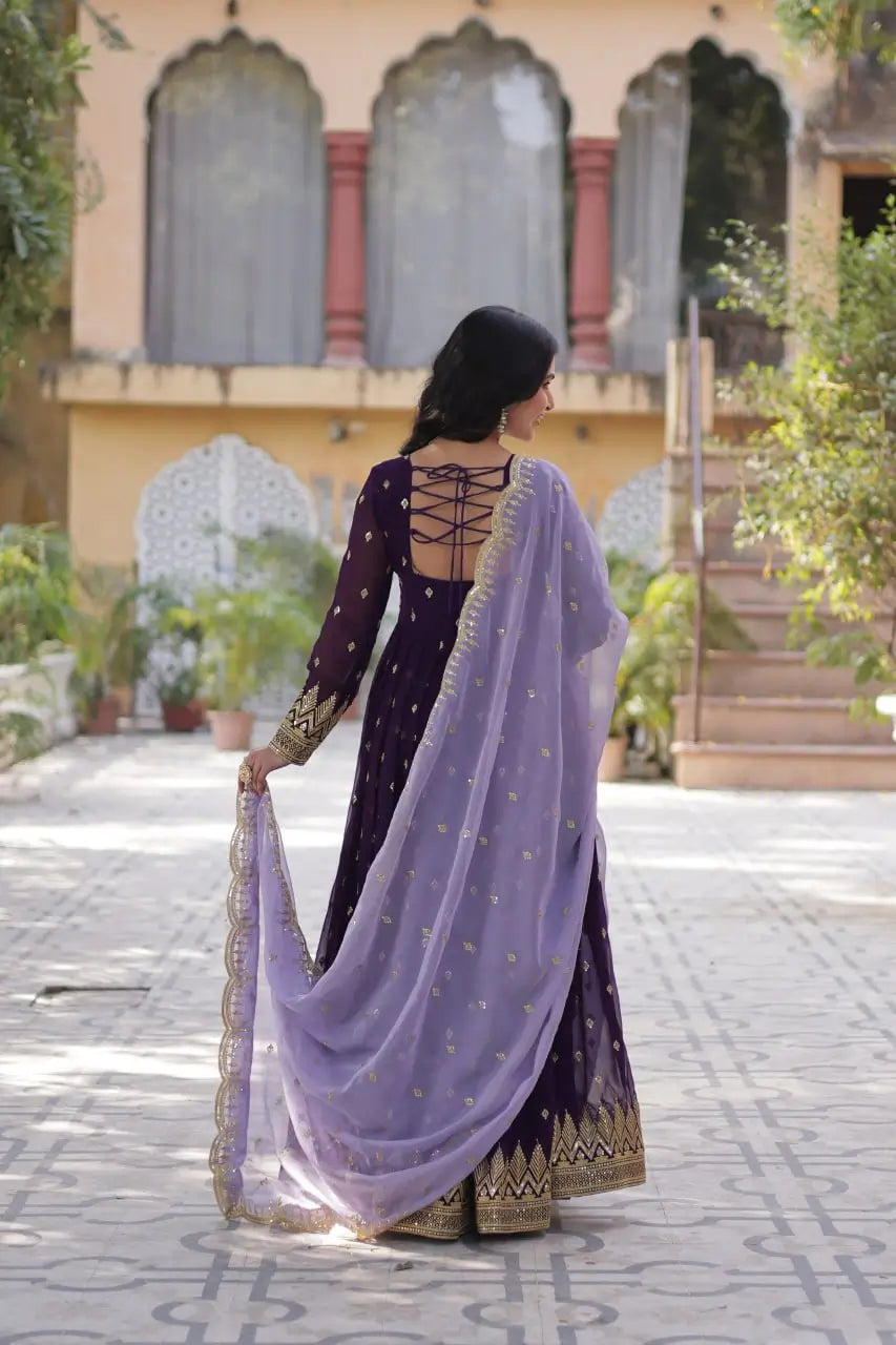 Robe Anarkali Longue Violet Foncé | Broderies de Sequins et Dupatta Contrasté