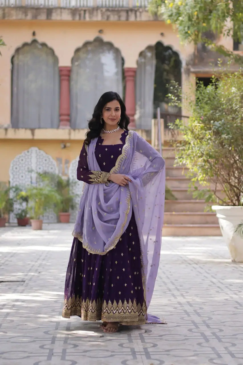 Robe Anarkali Longue Violet Foncé | Broderies de Sequins et Dupatta Contrasté
