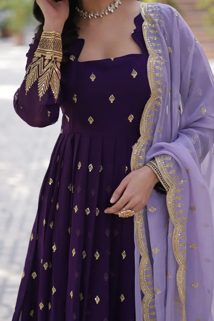 Robe Anarkali Longue Violet Foncé | Broderies de Sequins et Dupatta Contrasté
