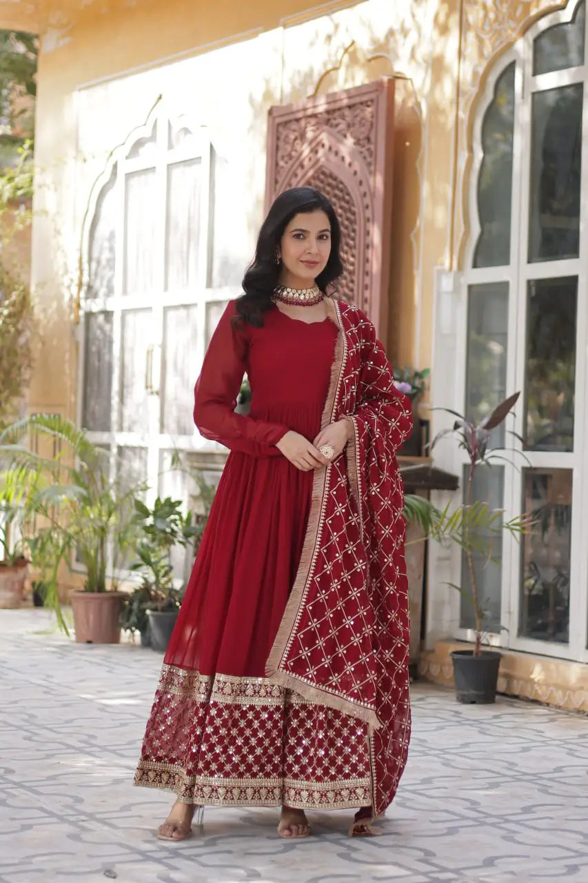 Robe Longue Rouge | Broderies de Sequins et Dupatta Richement Orné
