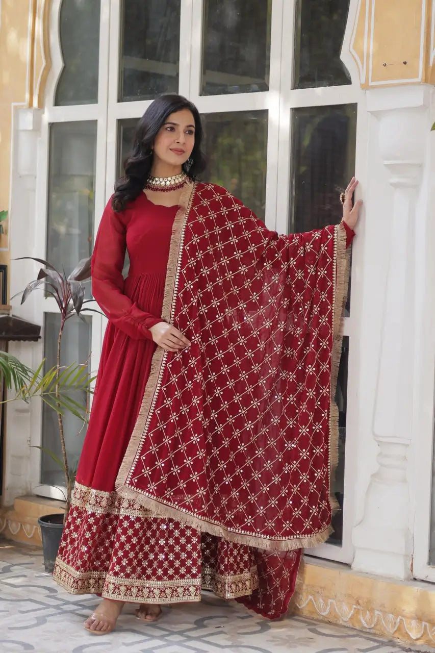 Robe Longue Rouge | Broderies de Sequins et Dupatta Richement Orné