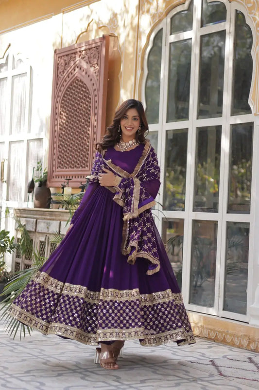 Longue Robe Violet Prune | Paillettes et Voile Richement Orné