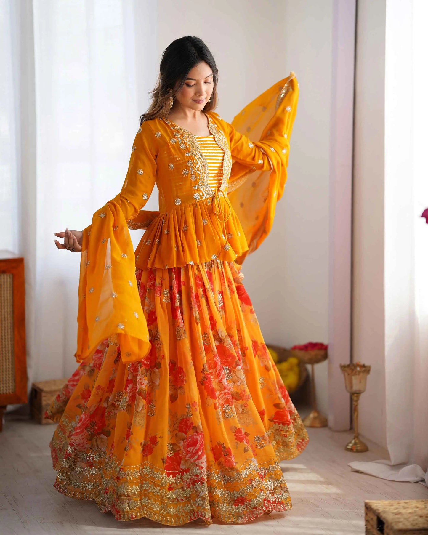 Orangefarbener Designer-Lehenga-Choli mit Blumenmuster, verziert mit zarten Stickereien und begleitet von einer passenden Koti-Jacke