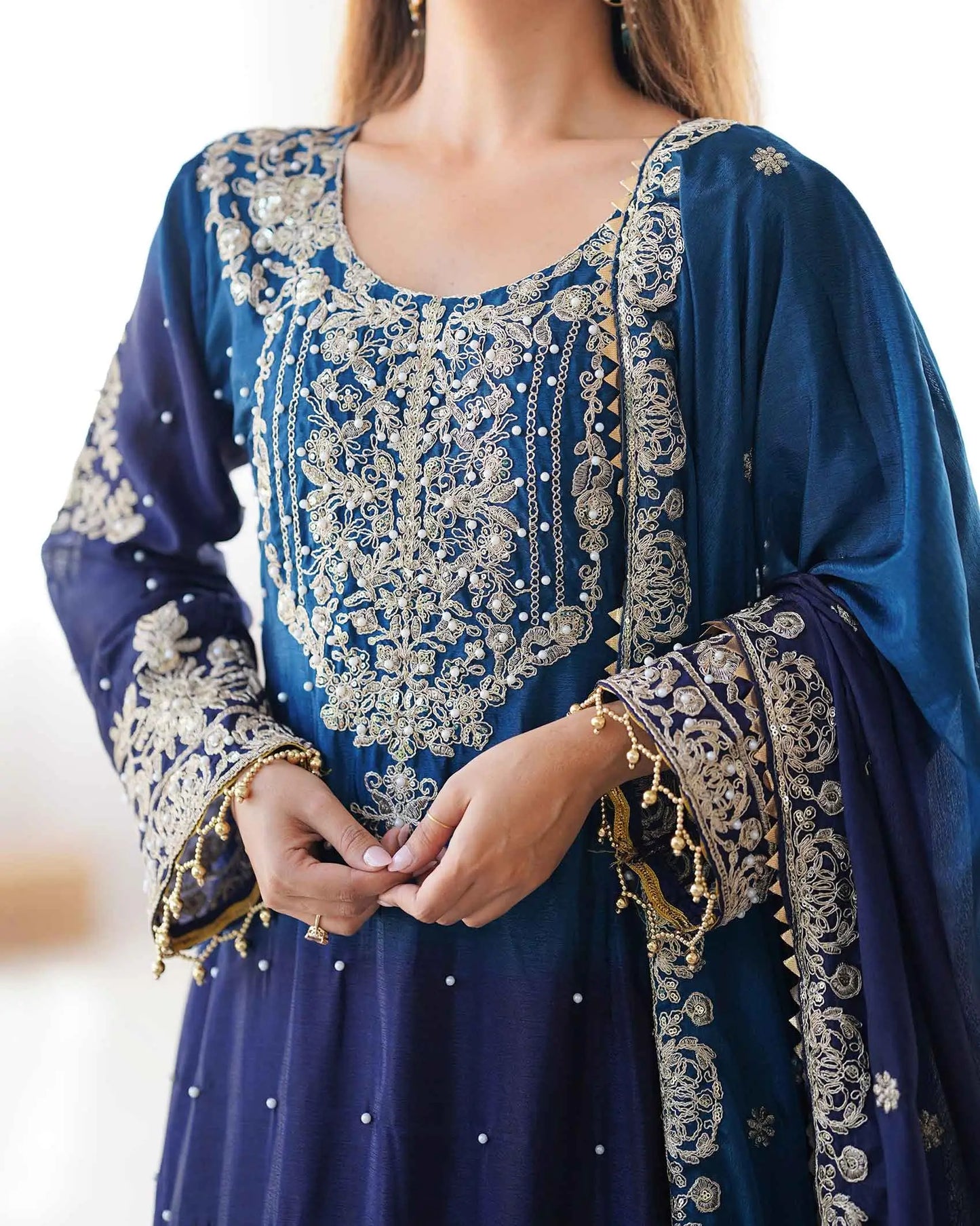 Marineblaues Sharara-Set mit Kordelstickerei, Pailletten und Nietenperlen