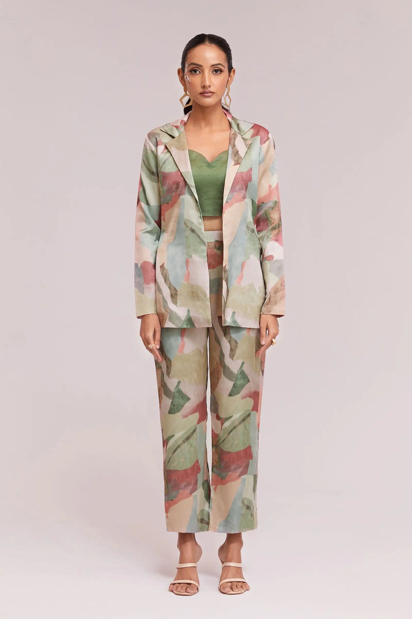 Trendiges mehrfarbig bedrucktes Satin-Set (Co-Ord Set)