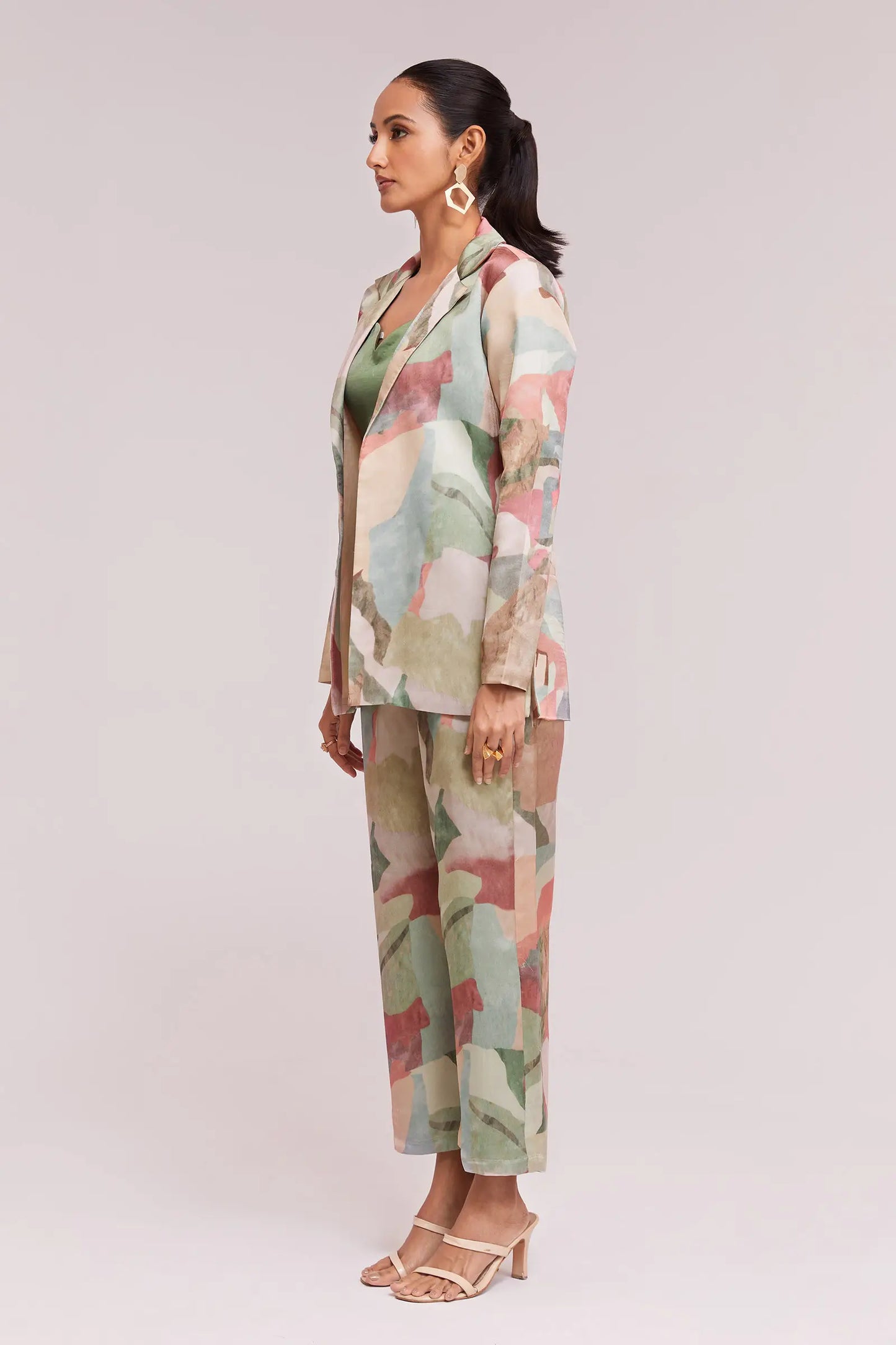 Trendiges mehrfarbig bedrucktes Satin-Set (Co-Ord Set)