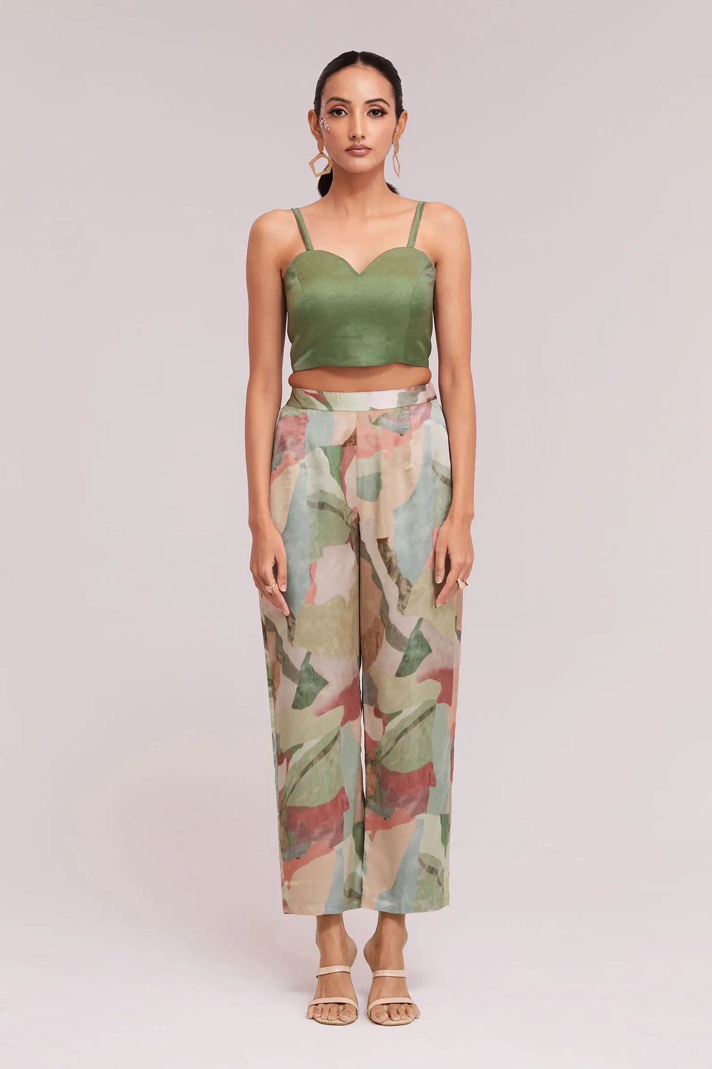 Trendiges mehrfarbig bedrucktes Satin-Set (Co-Ord Set)
