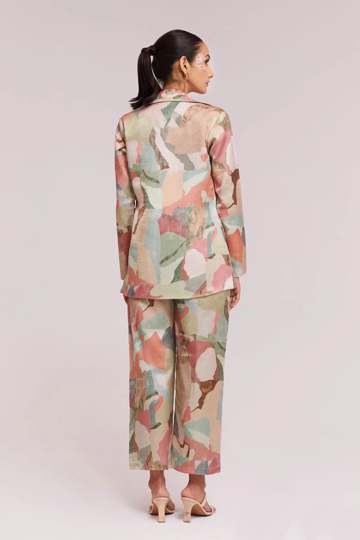 Trendiges mehrfarbig bedrucktes Satin-Set (Co-Ord Set)