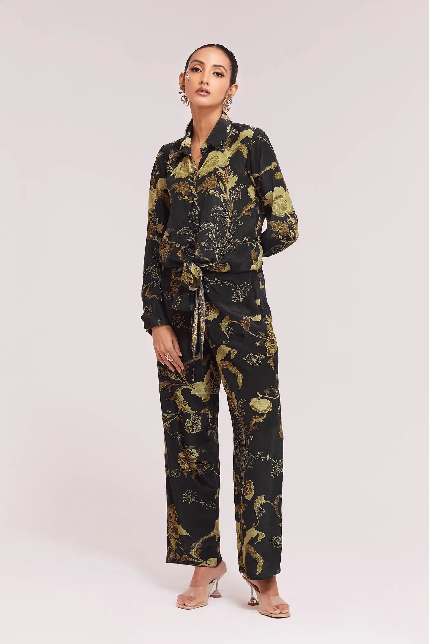 Trendiges schwarz-gelb bedrucktes Kombi-Set (Co-Ord Set)