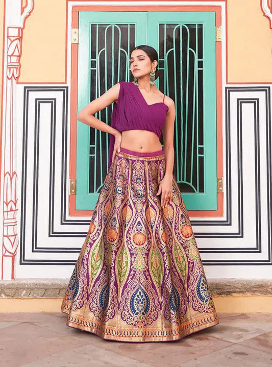 Lehenga Choli en soie Banarasi violet royal avec top court