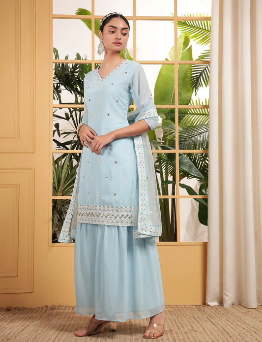 Salwar kameez bleu ciel en georgette avec broderie à sequins – Élégance aérienne et scintillante