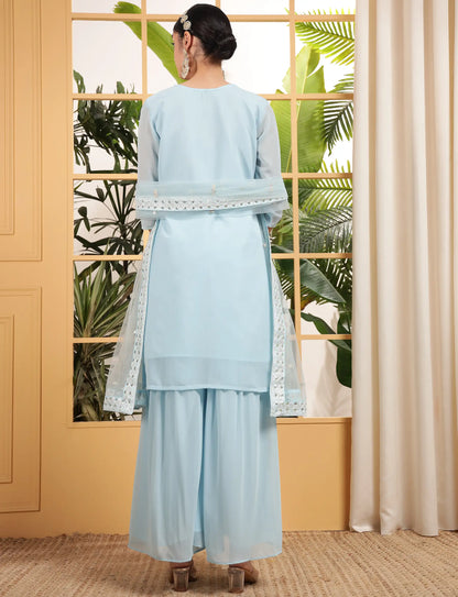Salwar kameez bleu ciel en georgette avec broderie à sequins – Élégance aérienne et scintillante