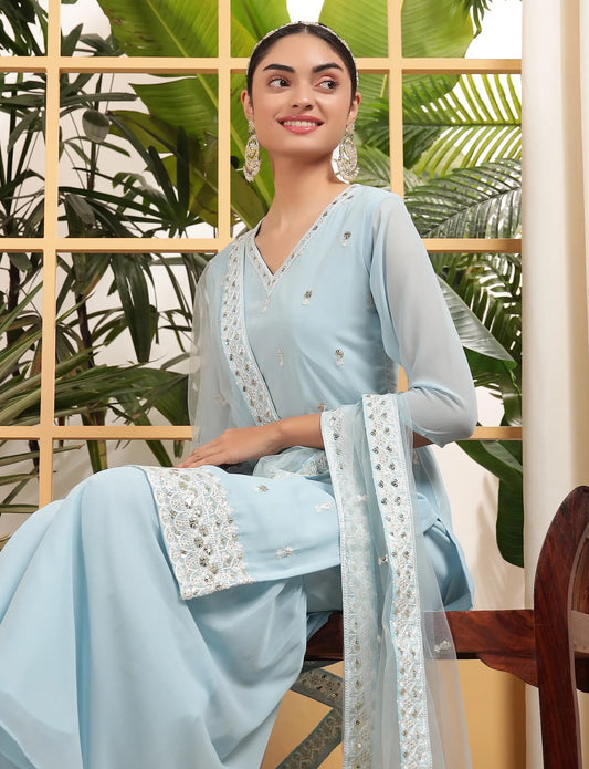 Salwar kameez bleu ciel en georgette avec broderie à sequins – Élégance aérienne et scintillante