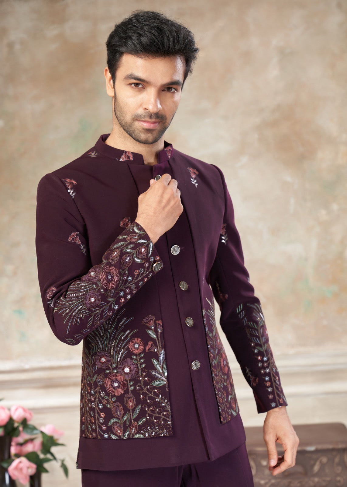 Ensemble Homme Costume Jodhpuri Violet Pourpre Haut de Gamme en Terry Rayon avec Broderies de fleurs et Sequins COLLECTION KANWAR