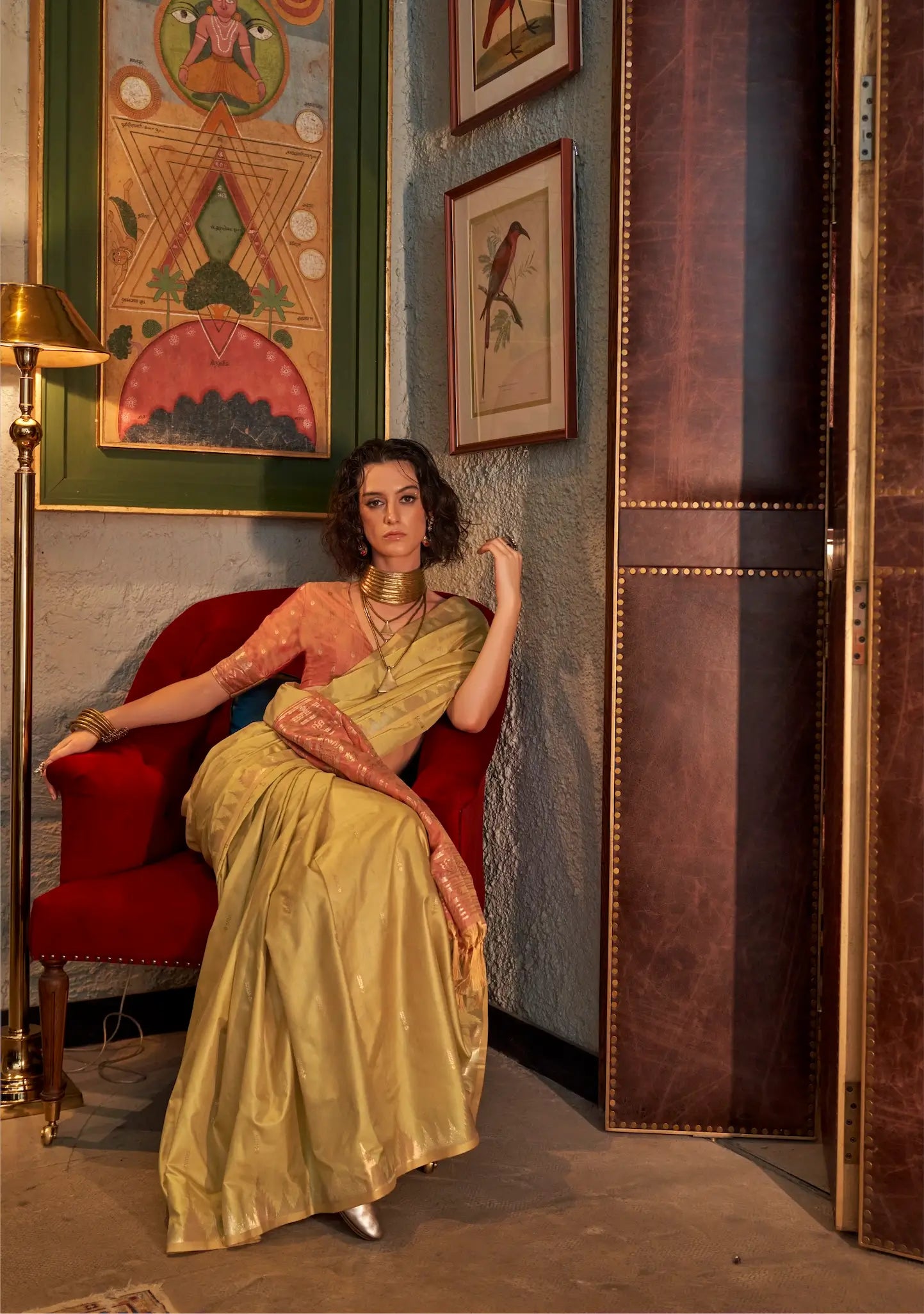 Sari en soie camel avec pallu Design à motif ikkat contrastant