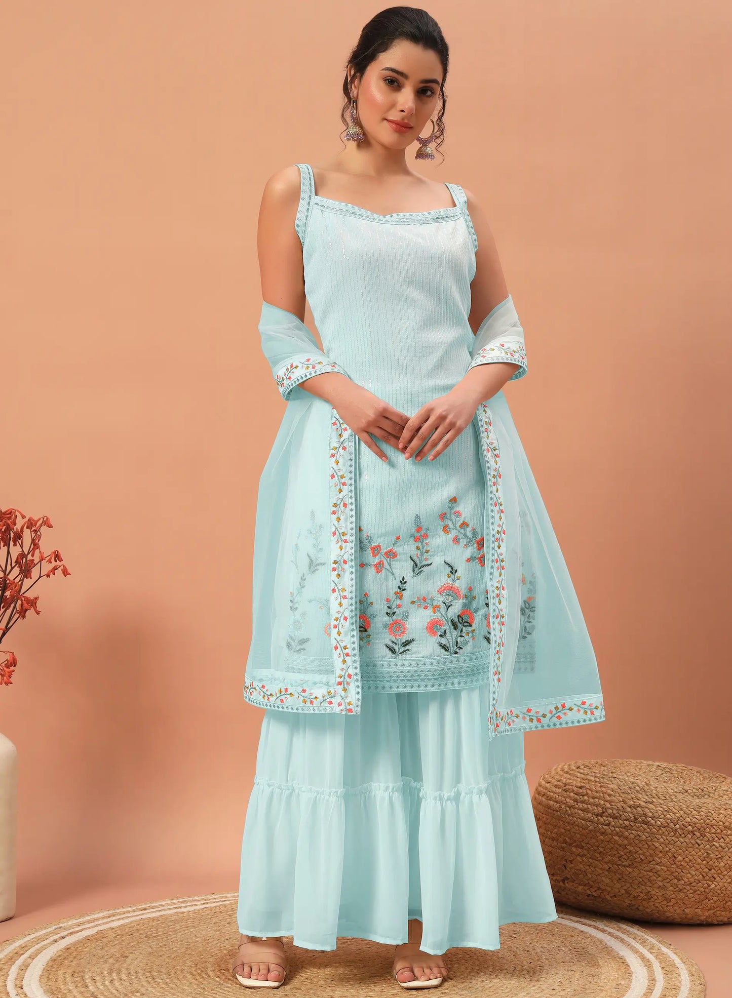 Ensemble salwar en georgette bleu ciel avec broderies à sequins – Élégance lumineuse et style traditionnel pour femme