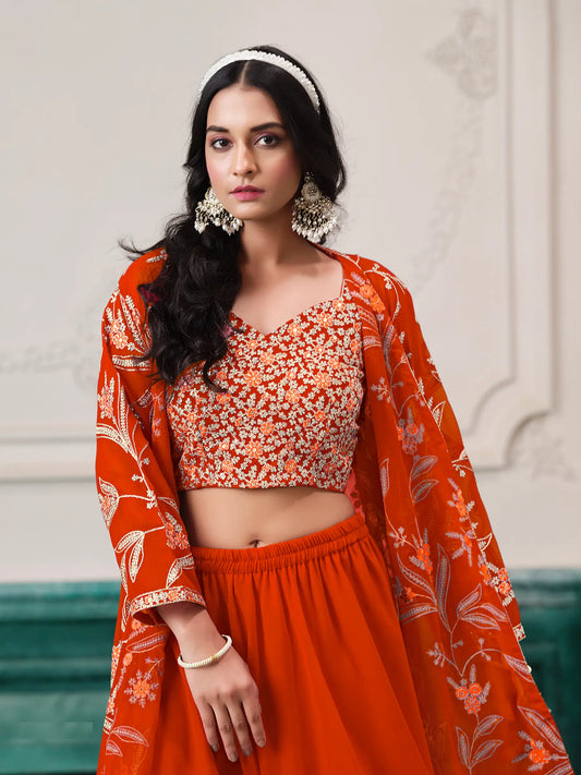 Orangefarbenes indo-westliches Sharara-Set aus Georgette mit Faden- und Paillettenstickerei