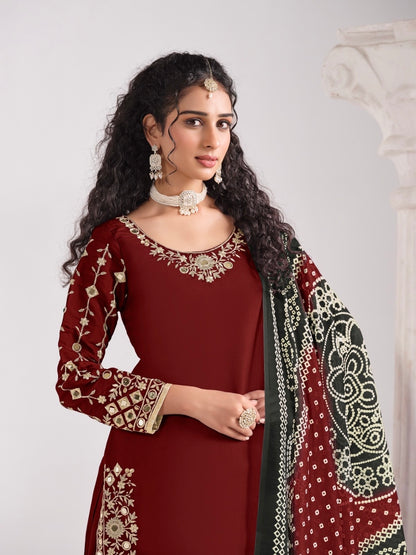 Salwar Suit rouge foncé aux détails dorés en soie chanderi COLLECTION MEHER