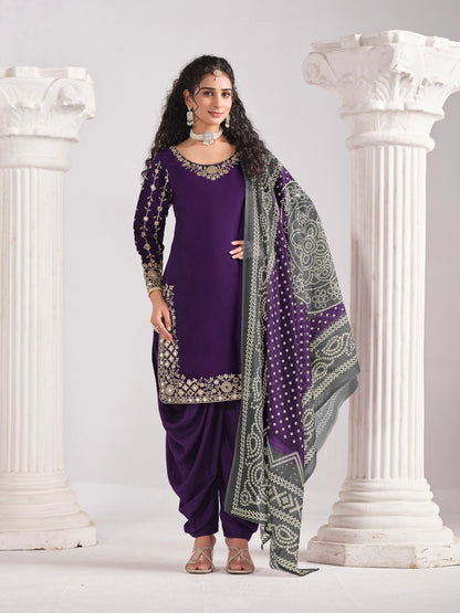 Salwar Suit violet aux détails dorés en soie chanderi COLLECTION MEHER