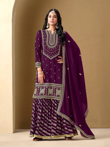 Dunkelviolettes Sharara-Set aus Kunstseide mit Fadenstickerei und Pailletten