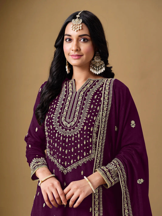 Dunkelviolettes Sharara-Set aus Kunstseide mit Fadenstickerei und Pailletten