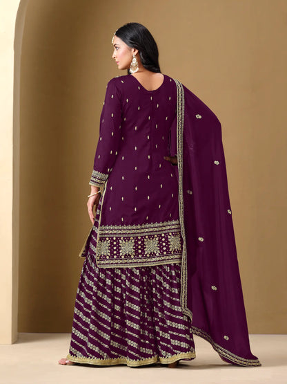 Dunkelviolettes Sharara-Set aus Kunstseide mit Fadenstickerei und Pailletten